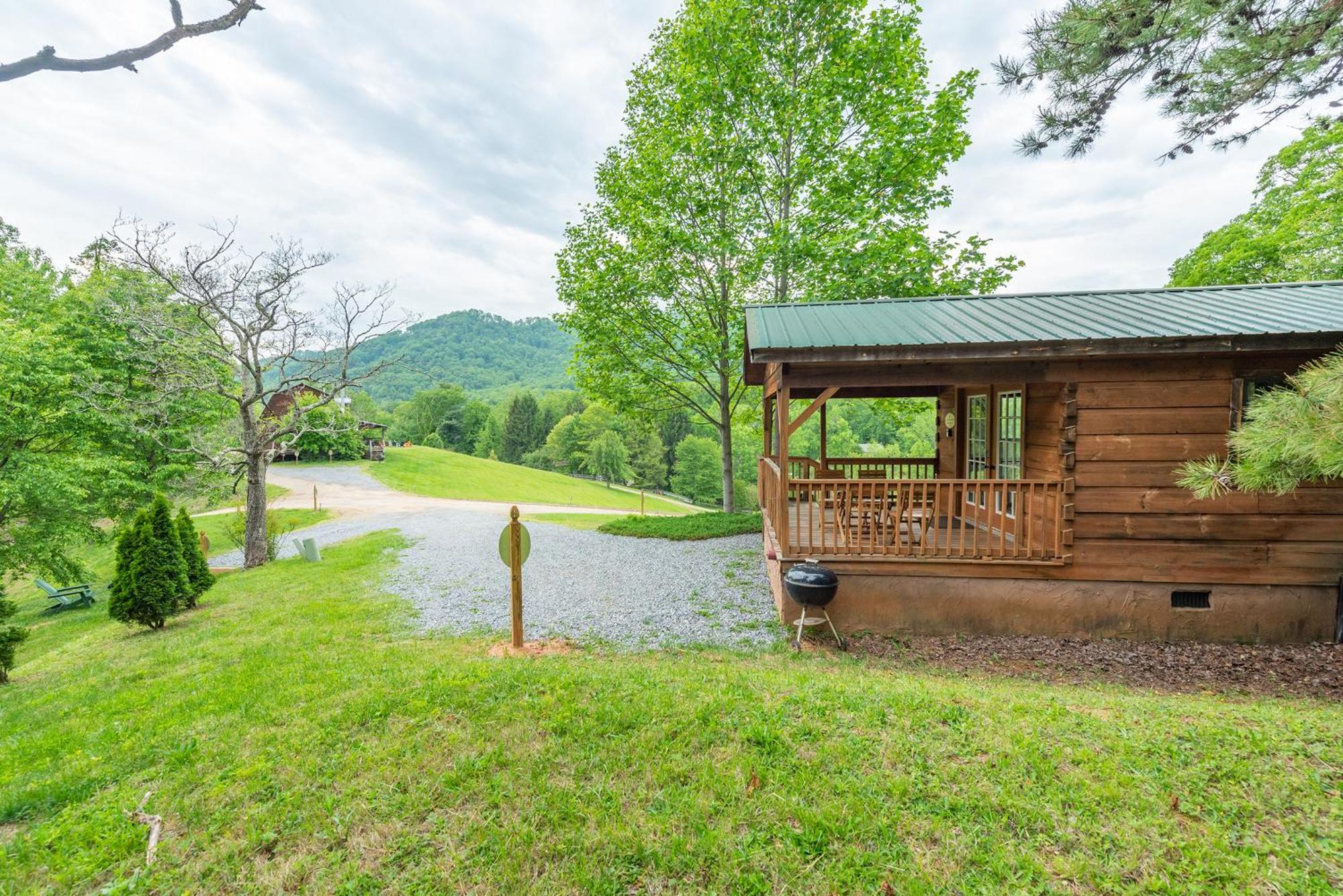Engadine Inn And Cabins Candler Exterior foto